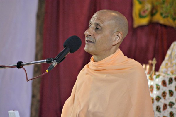 Radhanath Swami speaks at Hampi Yatra