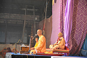 Talk-by-Radhanath-Swami-during-Vrindavan-Yatra